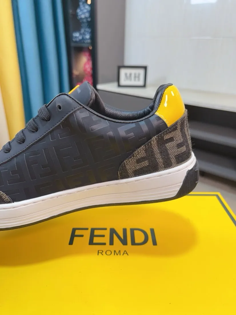 Men's Men's Shoes💰420🌹🌹[fendi] Fendi's classic and comfortable men's, this complex sneaker is made of soft calfskin➕genuine leather lining➕original ultra-light rubber material with rough outsole. This unique and light style is suitable for the casual and refined sensibility of this season. It is comfortable and natural on the feet. It is an everyday style for casual travel in autumn and winter! 38/44